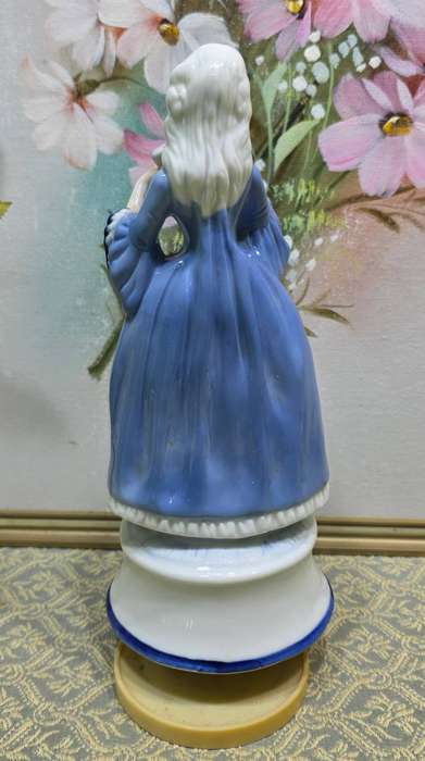 Vintage Blue and White Victorian Lady Porcelain Figurine Music Box | 02 |