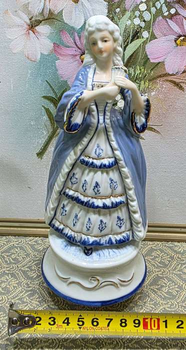 Vintage Blue and White Victorian Lady Porcelain Figurine Music Box | 02 |