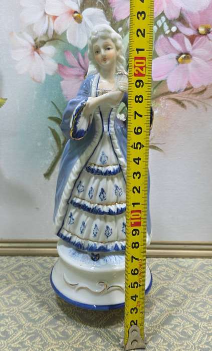 Vintage Blue and White Victorian Lady Porcelain Figurine Music Box | 02 |