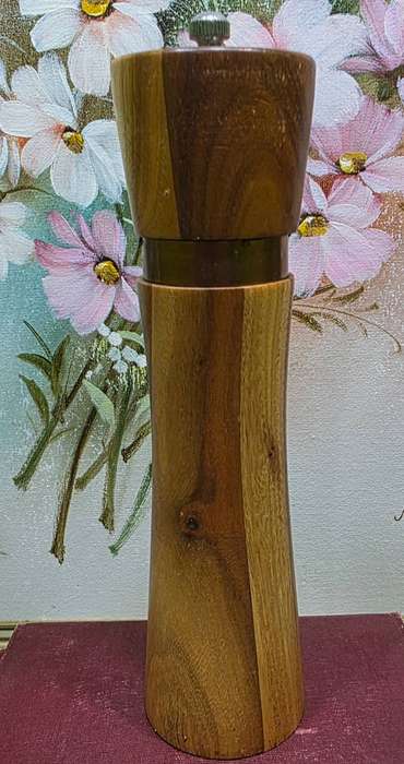 Wooden Pepper Mill/Grinder