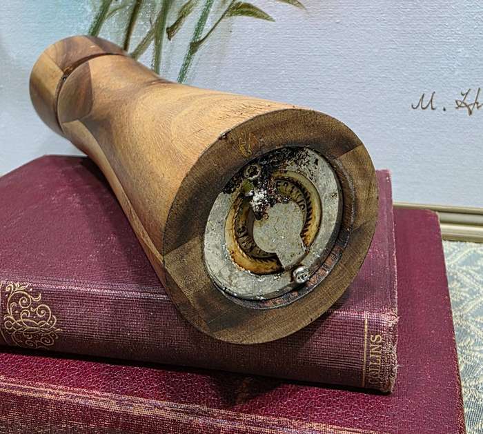 Wooden Pepper Mill/Grinder
