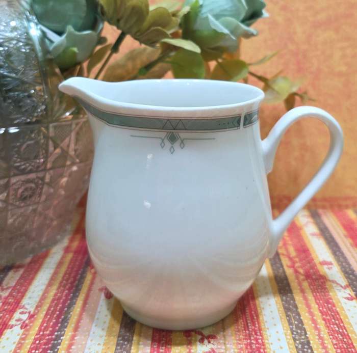 Milk Pourer