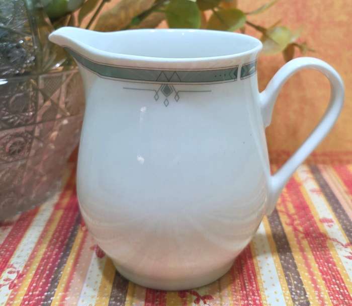 Milk Pourer