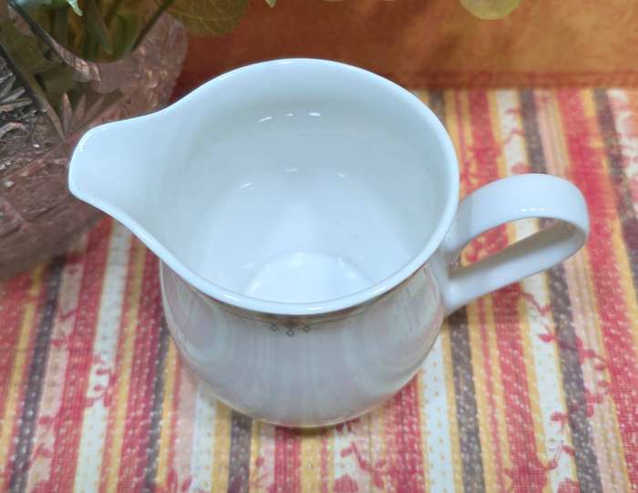Milk Pourer