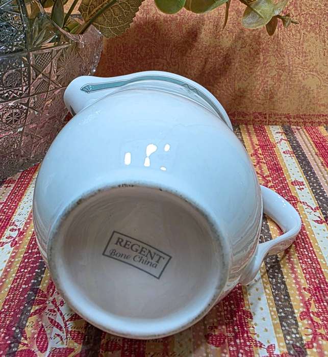 Milk Pourer
