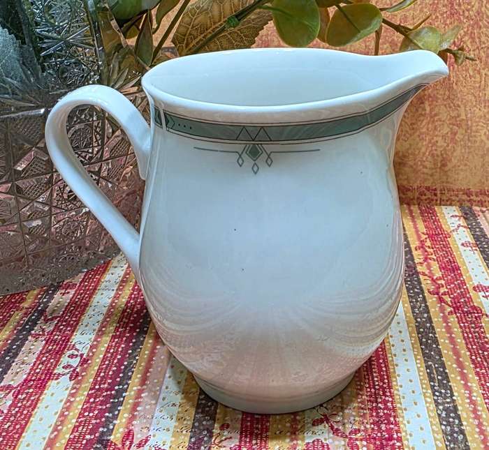 Milk Pourer