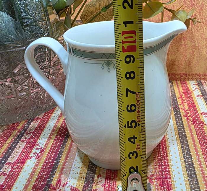 Milk Pourer