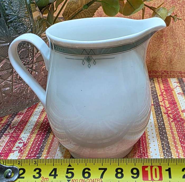 Milk Pourer