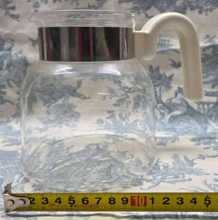 GLASS PYREX JUG