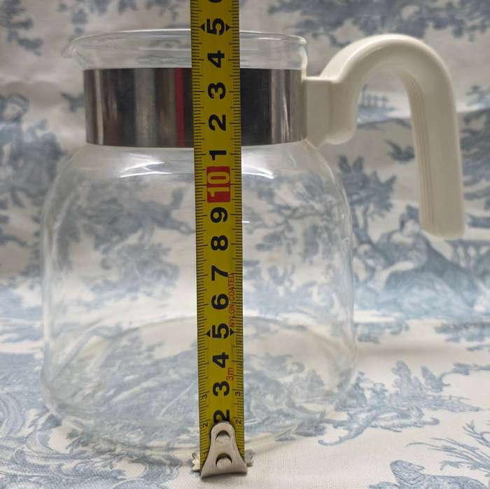 GLASS PYREX JUG