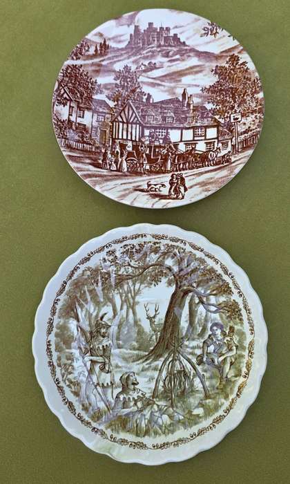 Set of 2 Vintage Saucers | Broadhurst | England