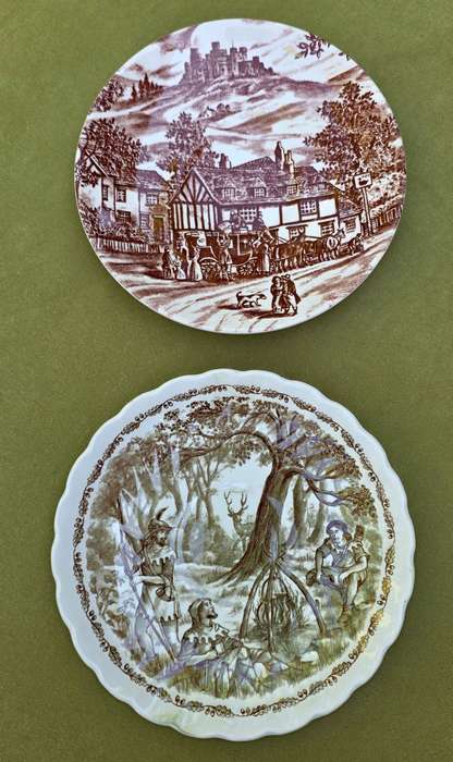 Set of 2 Vintage Saucers | Broadhurst | England