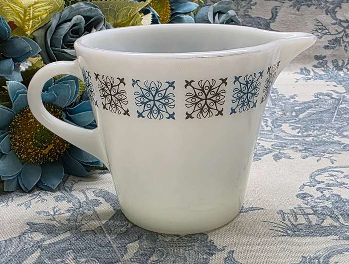 SMALL MILK POURER