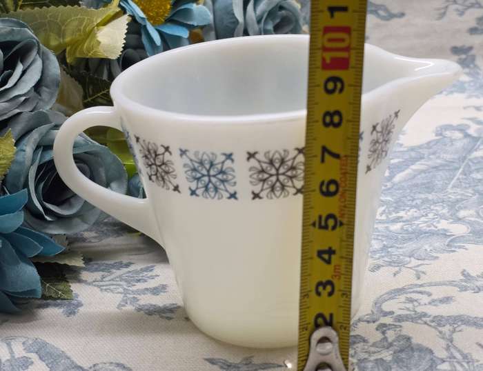 SMALL MILK POURER