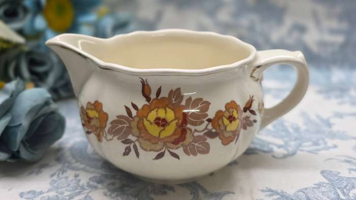 ROYAL DOULTON POURER