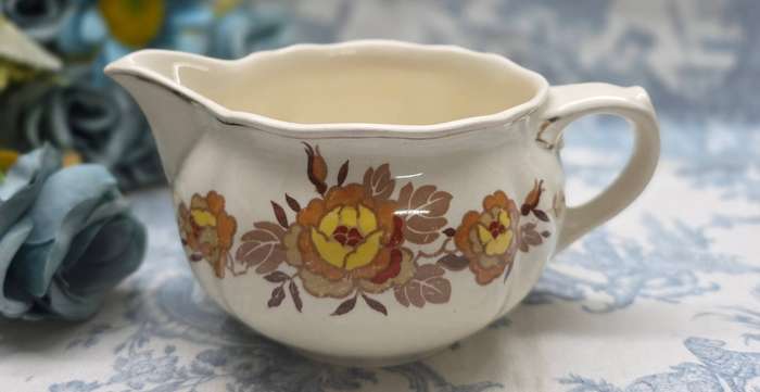 ROYAL DOULTON POURER