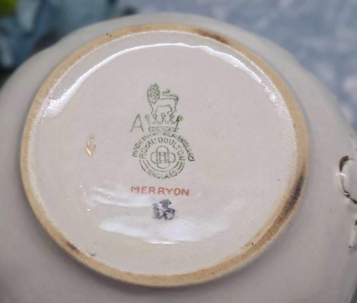ROYAL DOULTON POURER
