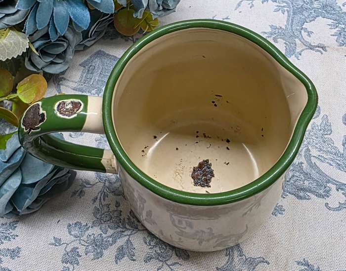 ENAMEL MILK POURER