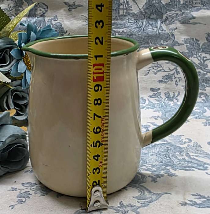 ENAMEL MILK POURER