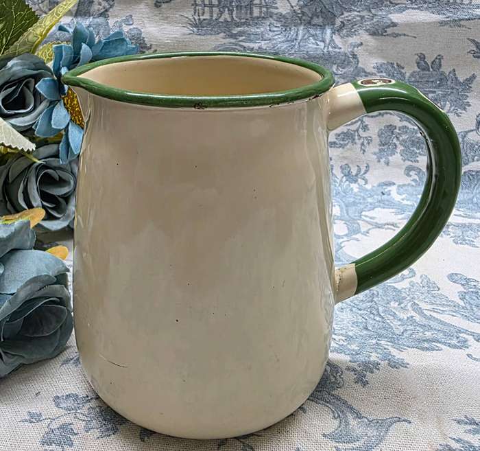 ENAMEL MILK POURER