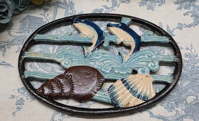 CAST IRON TRIVET