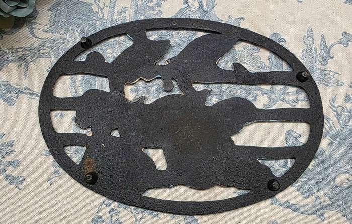 CAST IRON TRIVET
