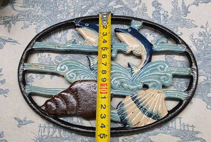 CAST IRON TRIVET