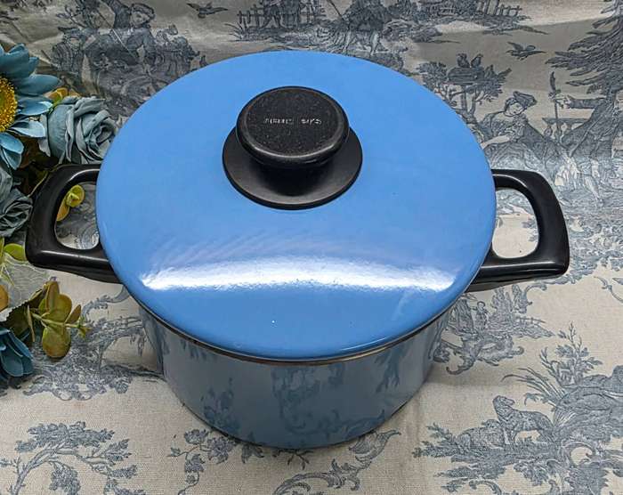 Vintage Baby Blue Pot with Lid