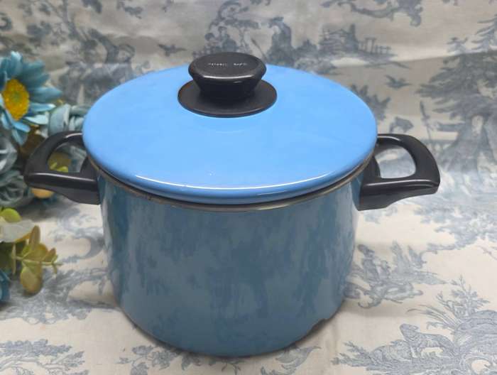 Vintage Baby Blue Pot with Lid