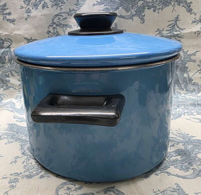 Vintage Baby Blue Pot with Lid