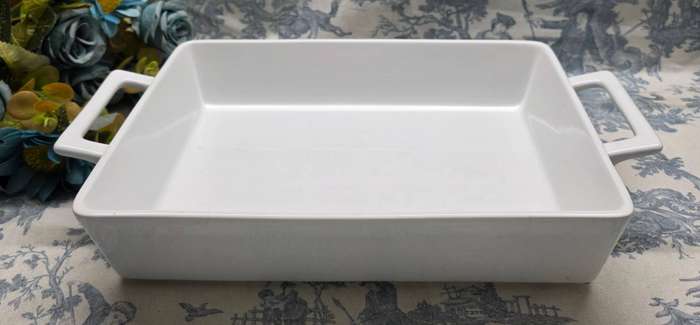 Large Woolworths porcelain baking dish | 02 |