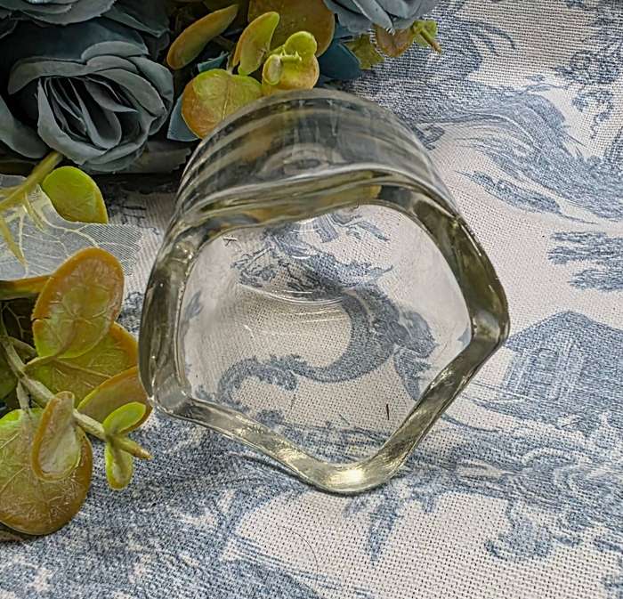 British-made Pyrex Glass Pie Whistle | 5 X 6 CM HIGH |