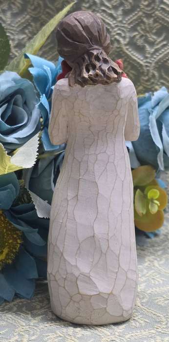 Vintage Treasure | Willow Tree Surrounded by Love Figurine | Demdaco 2009