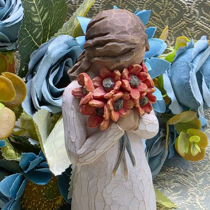 Vintage Treasure | Willow Tree Surrounded by Love Figurine | Demdaco 2009