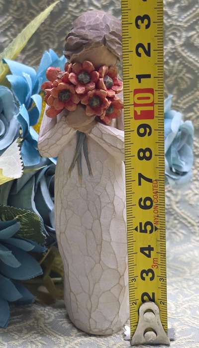 Vintage Treasure | Willow Tree Surrounded by Love Figurine | Demdaco 2009