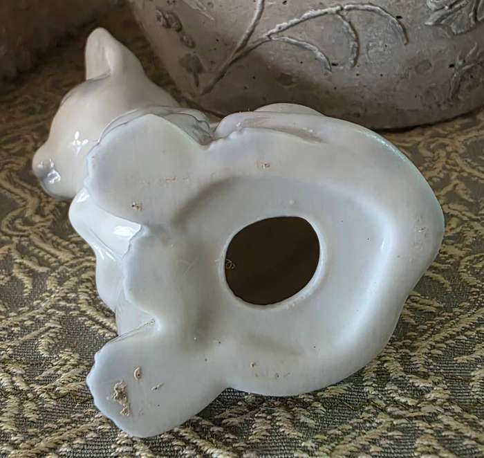 PORCELAIN KITTY