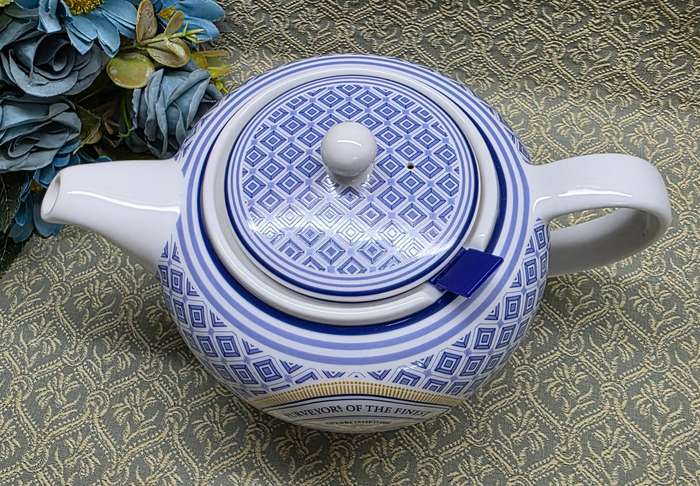 Whittard of Chelsea Tea Pot Classic White & Blue 15 cm High