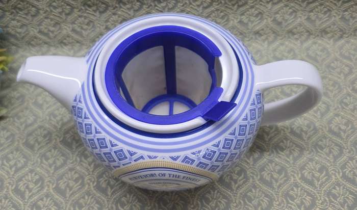 Whittard of Chelsea Tea Pot Classic White & Blue 15 cm High