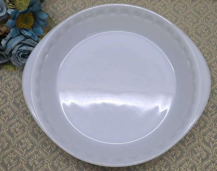 Dynaware Pyr - o - Rey  MILK GLASS Pie Plate. Circa 1950s.