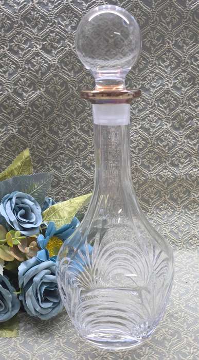 GLASS DECANTER