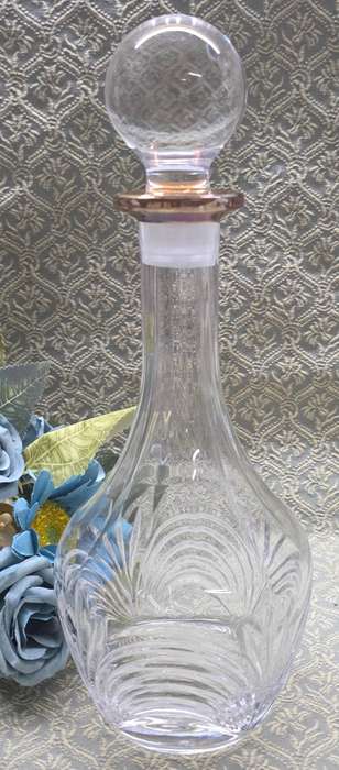 GLASS DECANTER