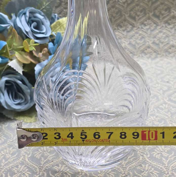 GLASS DECANTER