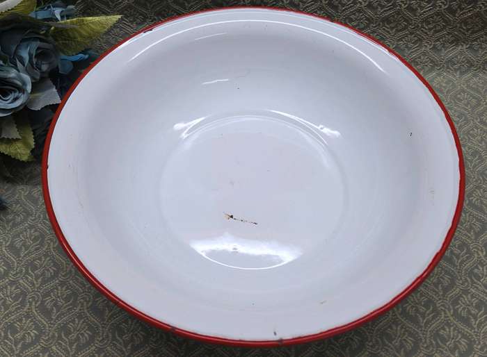 VINTAGE ENAMEL BOWL