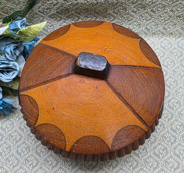 Wooden bowl with lid