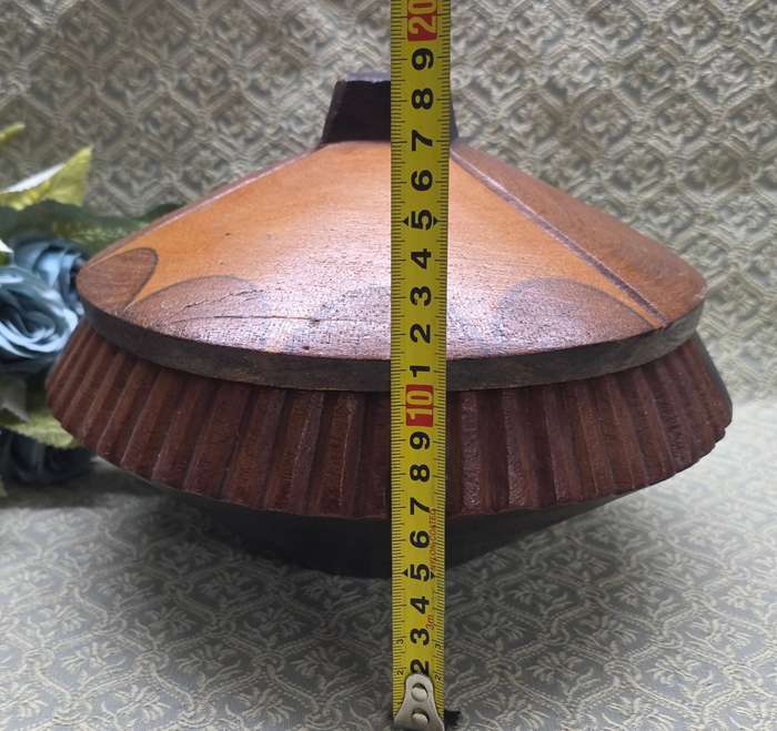 Wooden bowl with lid