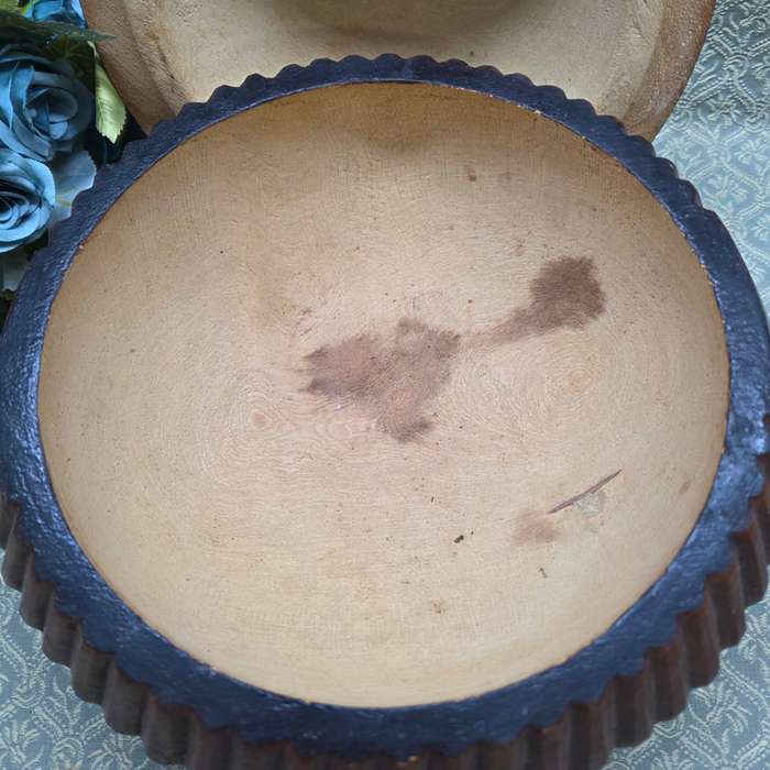 Wooden bowl with lid