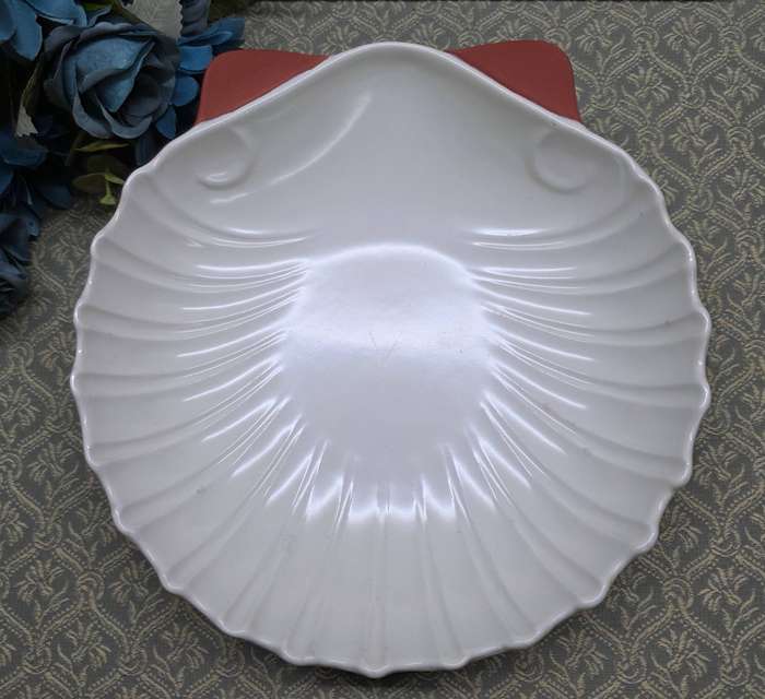 POOLE POTTERY LARGE SCALLOP SHELL SHAPED DISH