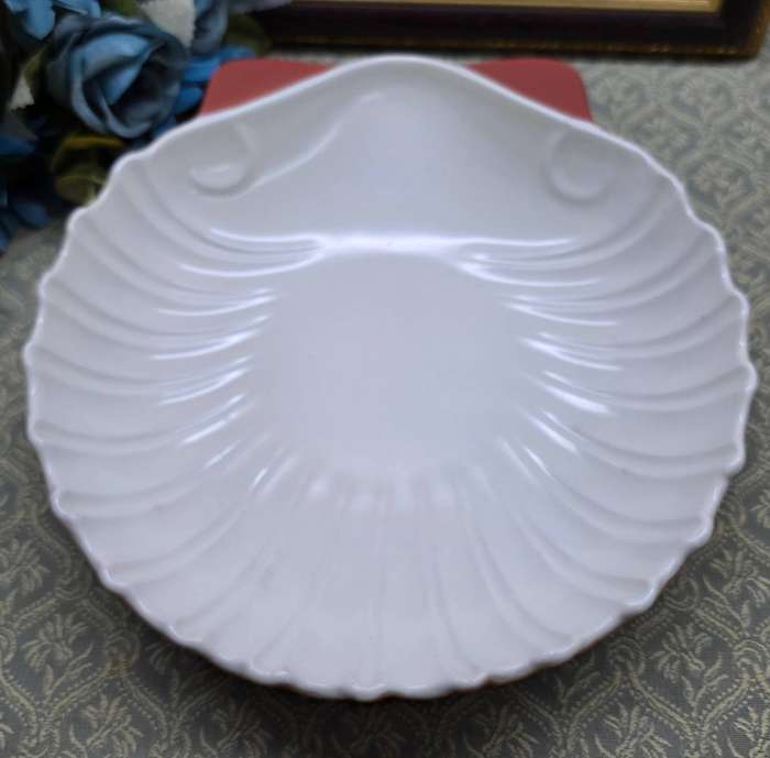POOLE POTTERY LARGE SCALLOP SHELL SHAPED DISH