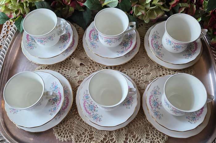 Queen Anne Set With Pink & Blue Flowers