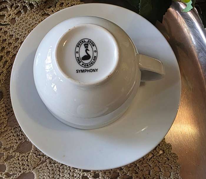 Set of 6 Tea Cups & Saucers  Mixed White Porcelain